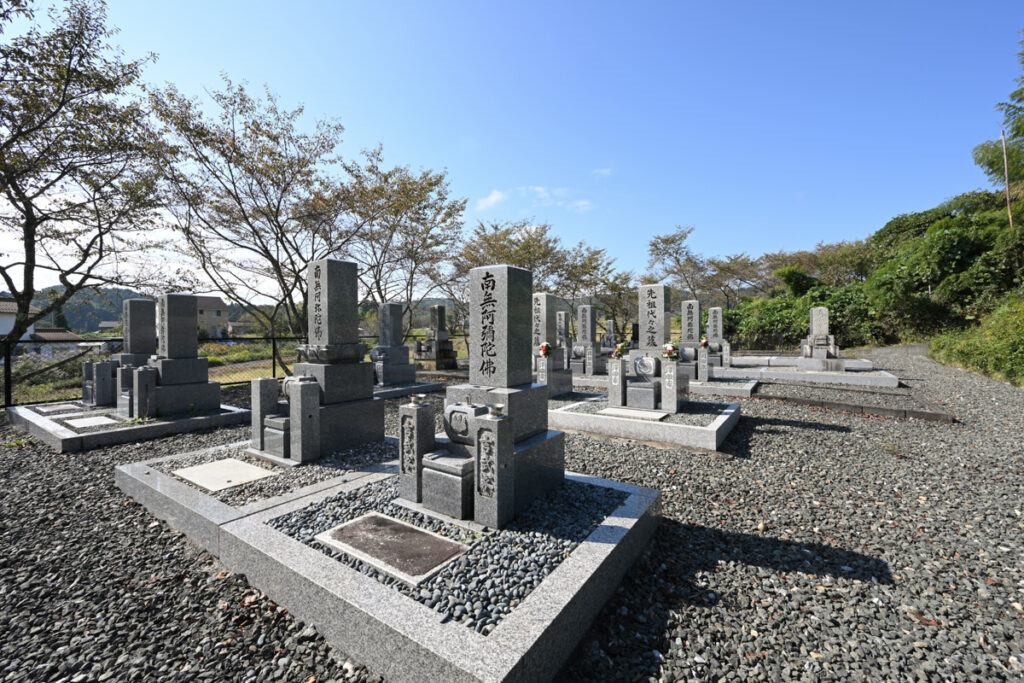 法泉寺の墓地